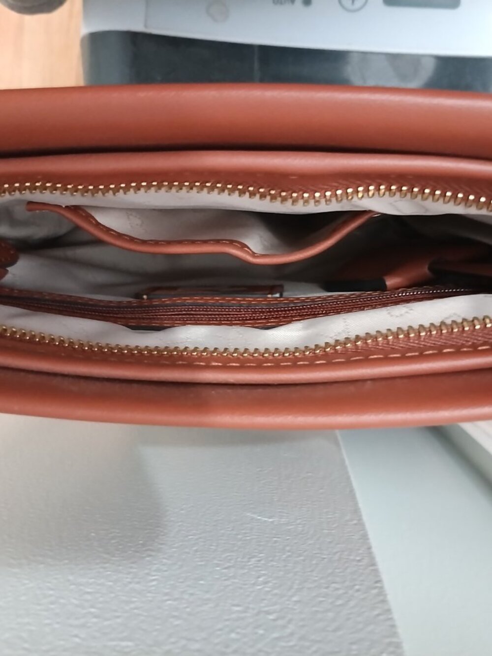 Radley London crossbody bag with adjustable strap - Picture 3 of 4